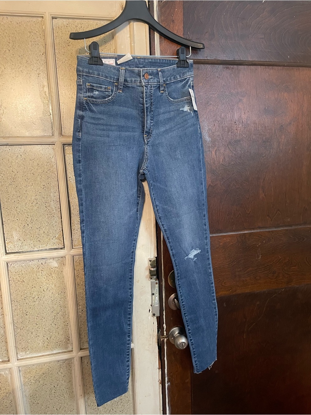 NWT GAP Women's Skinny Jeans - Medium Blue with Light Whiskering